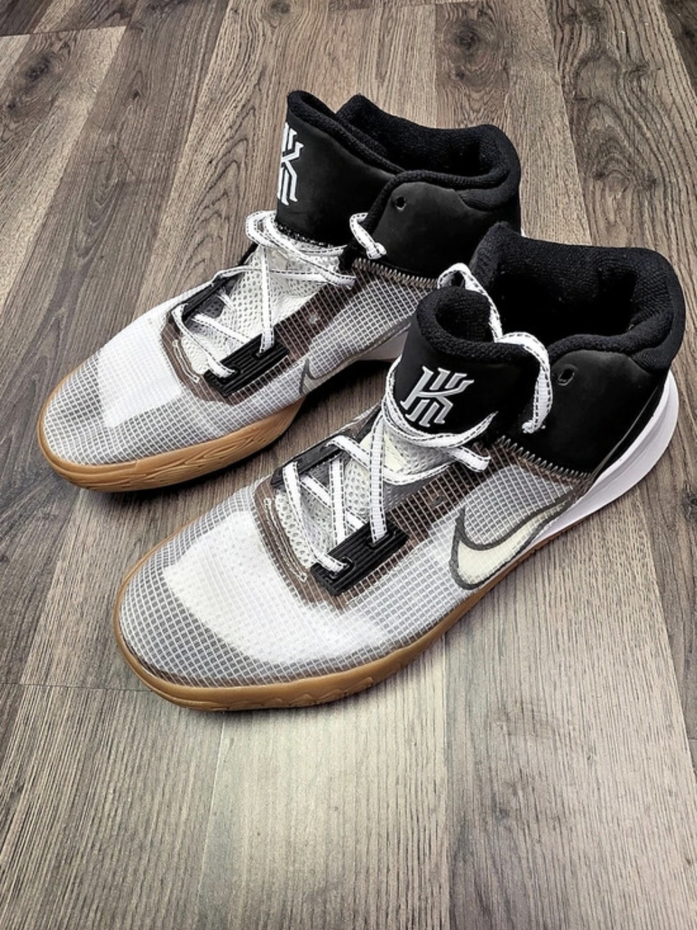 Nike Kyrie Flytrap 4 Basketball Shoes White & Black US 10.5